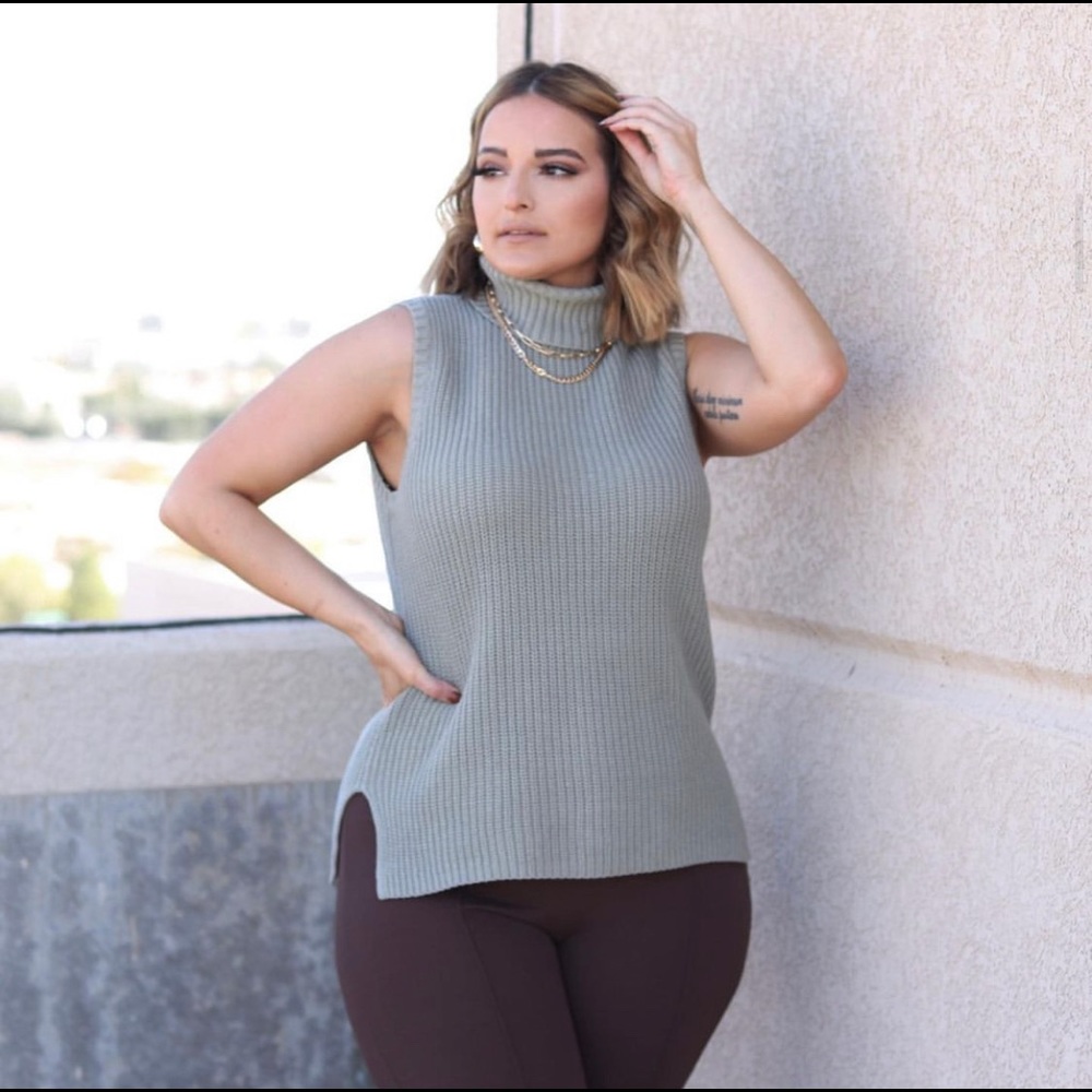 Ribbed Turtleneck Sleeveless Top